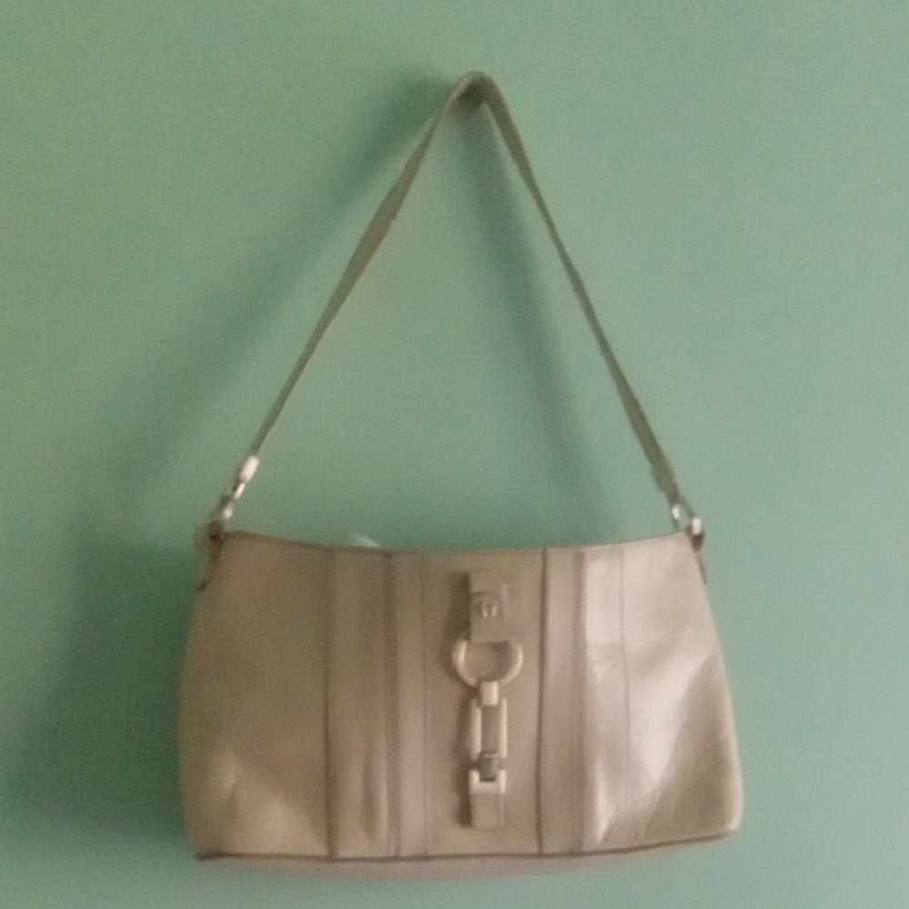 Elegant Vintage Aigner Cream Shoulder Bag
